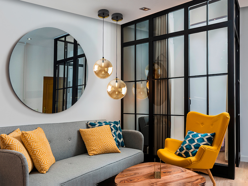 Dark 1lt Black and Brass Pendant